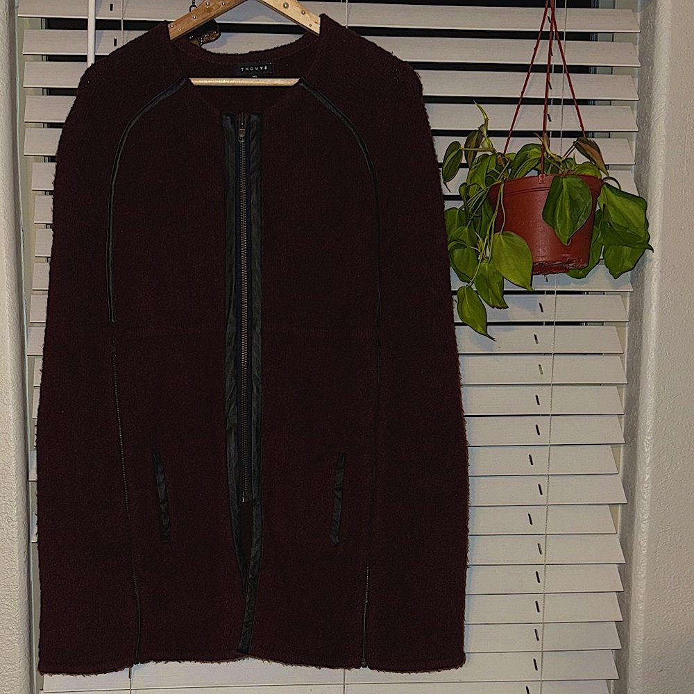 Trouvé Maroon Cape